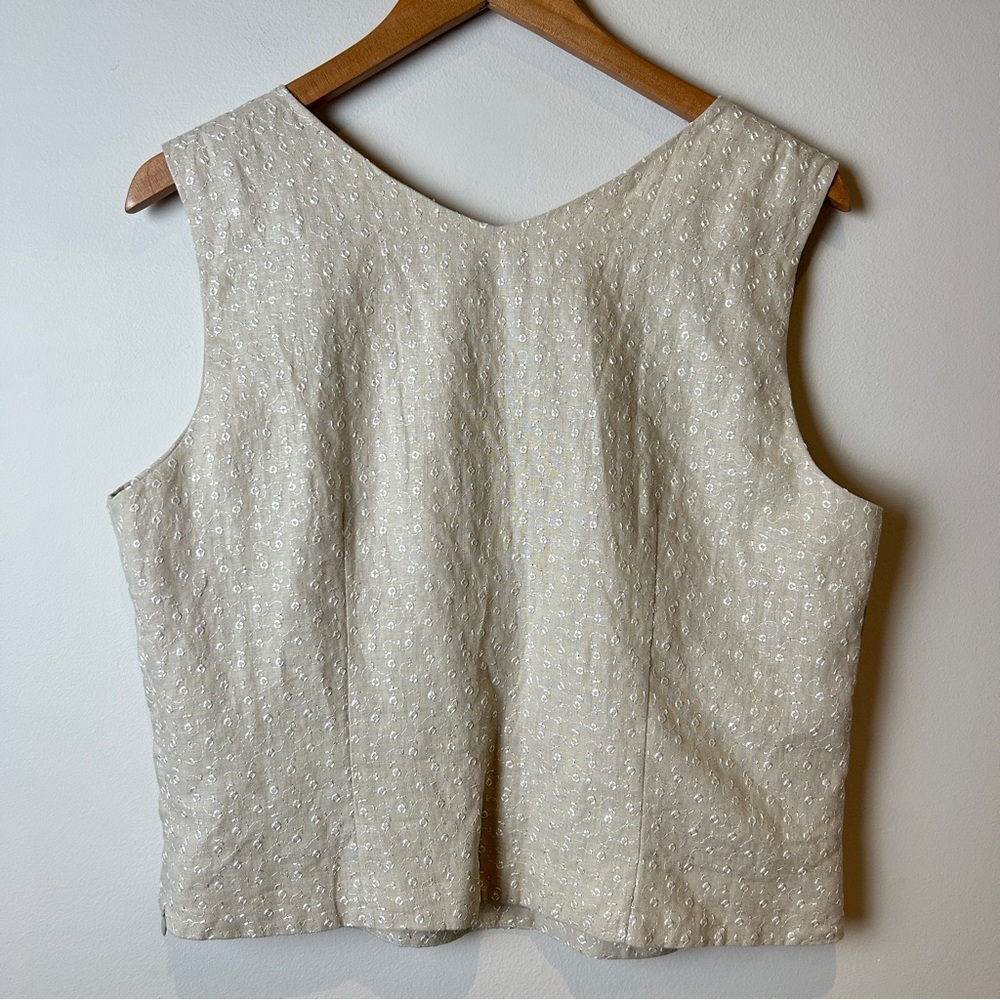 Vintage 90’s Cream Floral Textured V-Neck Sleeveless Top w/ Side Zipper - Picture 2 of 6